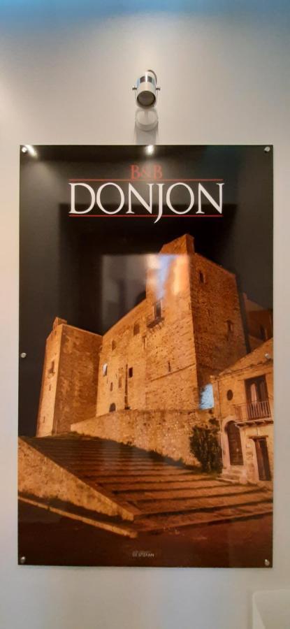 Donjon Suite Centro Storico Кастельбуоно Экстерьер фото