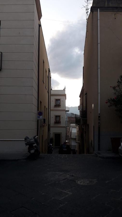 Donjon Suite Centro Storico Кастельбуоно Экстерьер фото